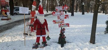 Jutro na placu Legionów spotkanie ze św. Mikołajem, a już dziś przy WDK-u można podziwiać makiety ukazujące postać św. Mikołaja. Zrobili je uczniowie
